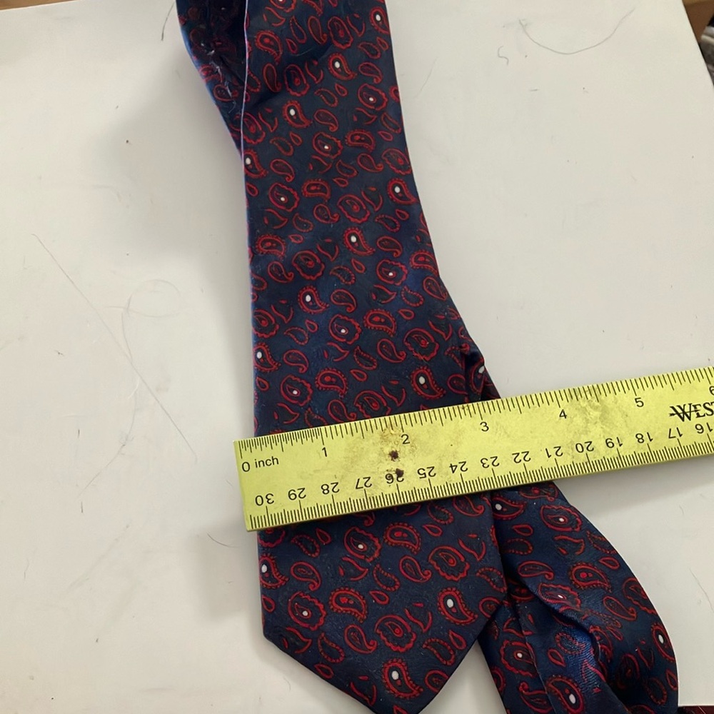 FINAL MARKDOWN Paisley silk tie